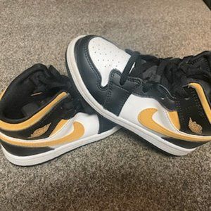 Little Kids' Air Jordan Retro 1 Mid Casual Shoes